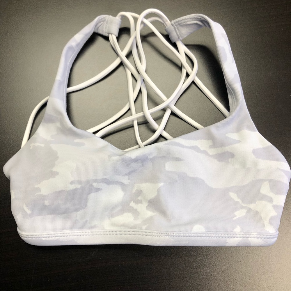 NWOT Lululemon Free to Be Sports Bra